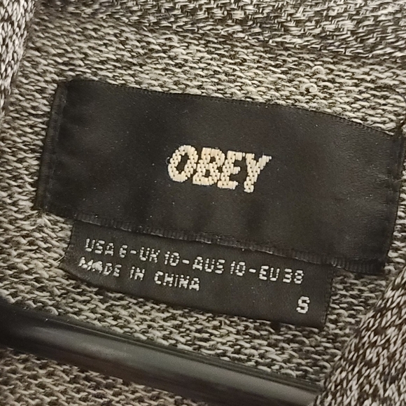 Embroidered obey hoodie - Picture 3 of 4